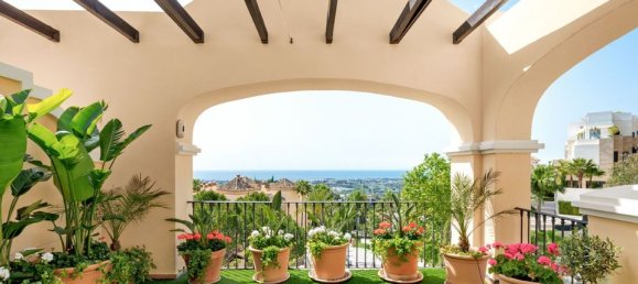 3 bedrooms Penthouse in La Quinta, Spain No. 186047 8