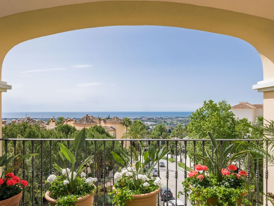 3 bedrooms Penthouse in La Quinta, Spain No. 186047