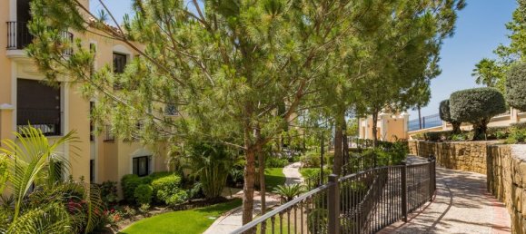 3 bedrooms Penthouse in La Quinta, Spain No. 186047 3