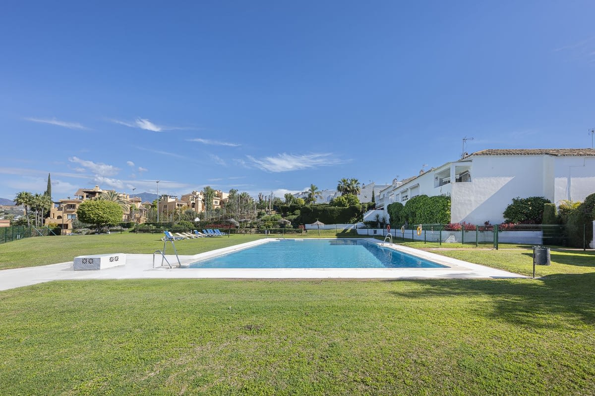 Villa T5 em Estepona, Spain N.º 45187