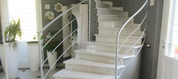 6 rooms Villa in Carrara, Italy No. 38350 17