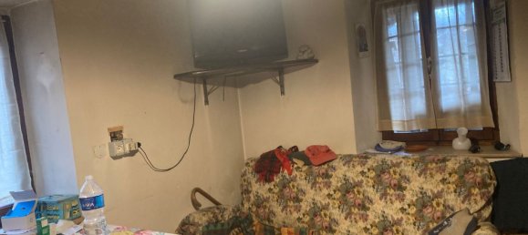 Casa de 9 habitaciónes en Montecreto, Italy No. 18778 5