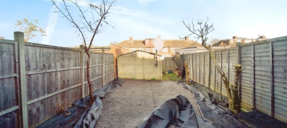 3 bedrooms House in Enfield, United Kingdom No. 11506 10