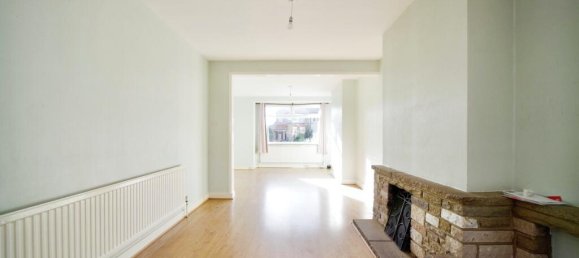 3 bedrooms House in Enfield, United Kingdom No. 11506 2