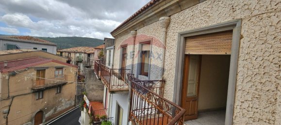 Квартира с 5 спальнями в Укрия, Италия № 354463 3