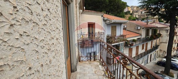 Квартира с 5 спальнями в Укрия, Италия № 354463 6