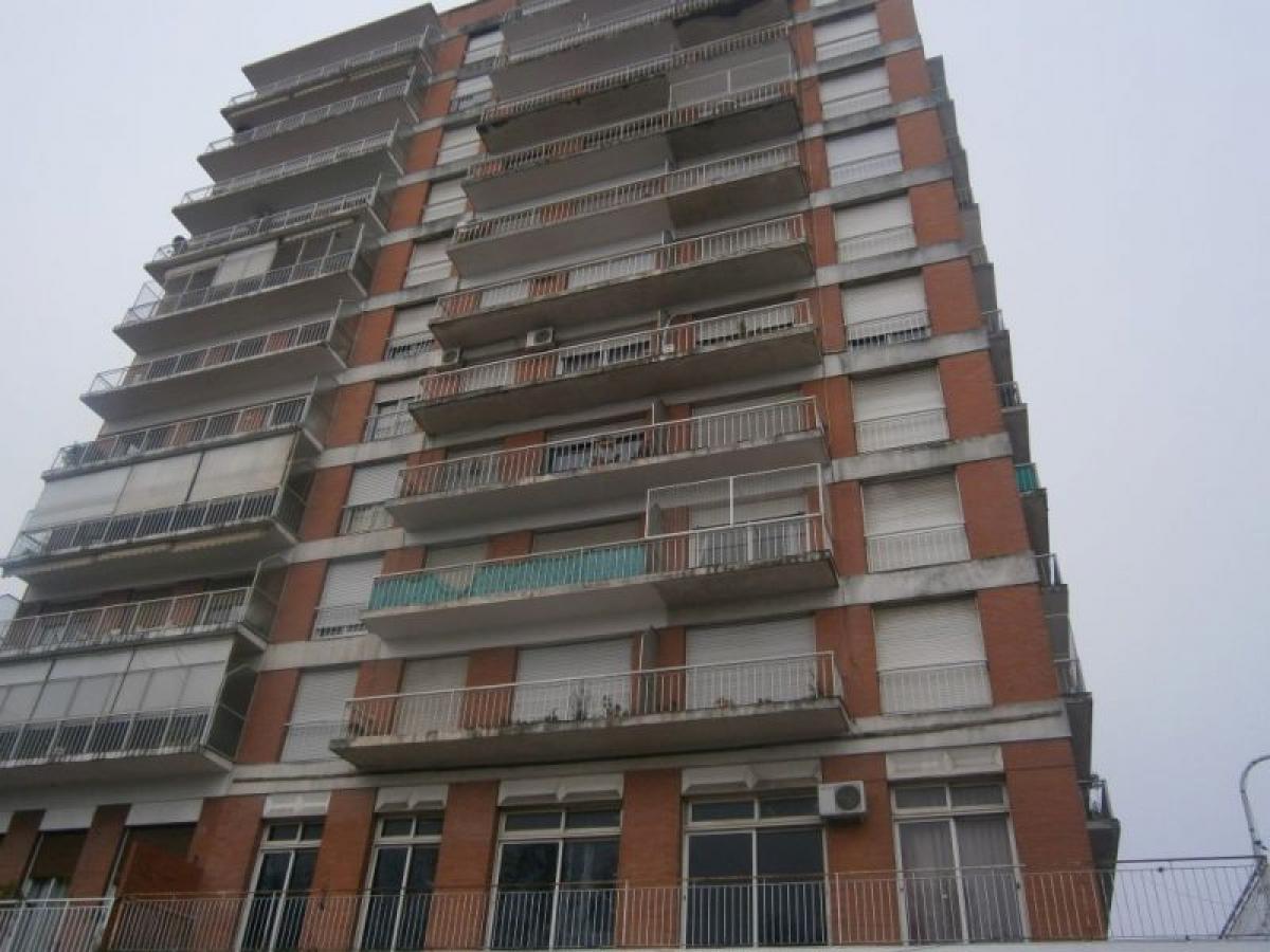 Apartamento de 3 dormitorios en San Miguel, Argentina No. 71757