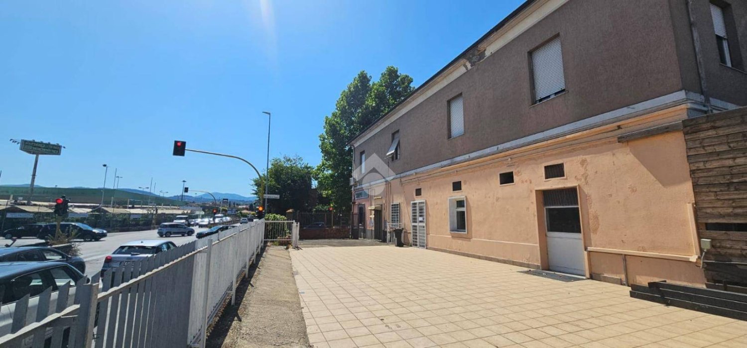  عقار تجاري في Rome, Italy 180متر مربع رقم 63101