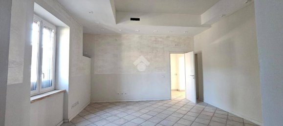  عقار تجاري في Rome, Italy 180متر مربع رقم 63101 10