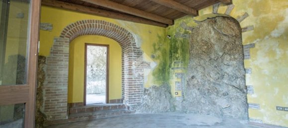  مرآب في Casperia, Italy 60متر مربع رقم 372136 7