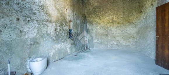  مرآب في Casperia, Italy 60متر مربع رقم 372136 4