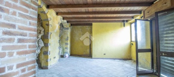  مرآب في Casperia, Italy 60متر مربع رقم 372136 9