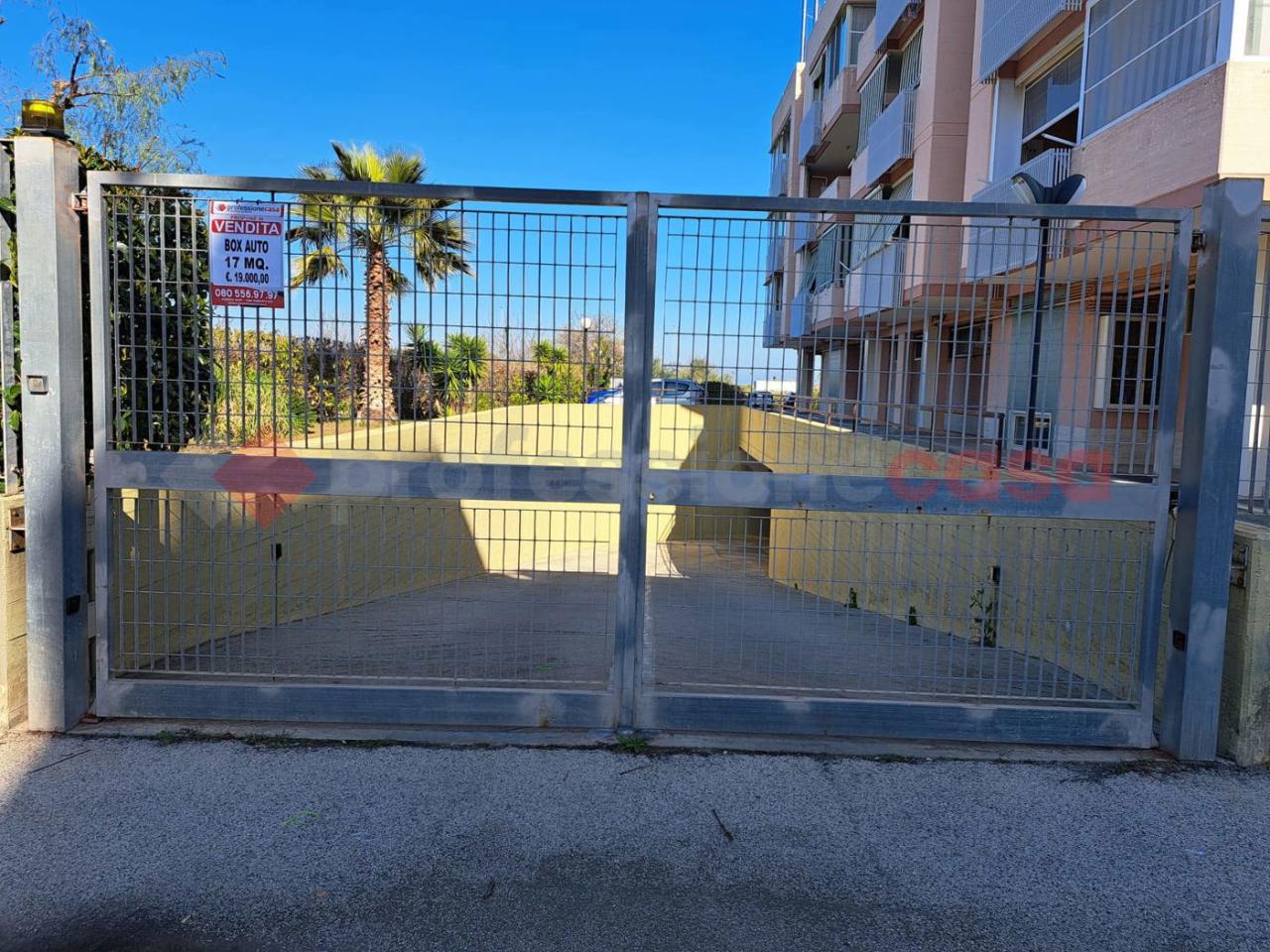 17m² Garage in Bari, Italy No. 151663