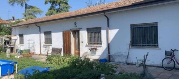 4 rooms Apartment in Jolanda di Savoia, Italy No. 298750 2