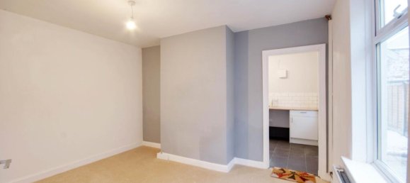 2 bedrooms House in Gloucester, United Kingdom No. 13749 3