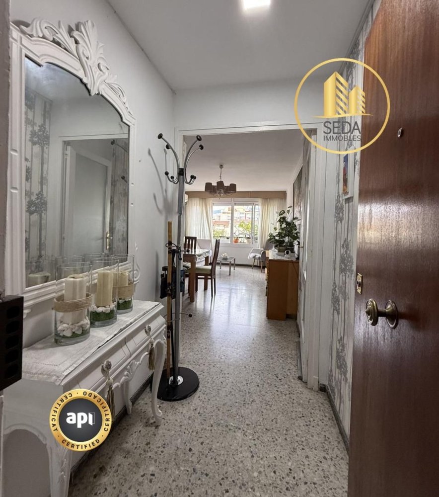 Apartamento de 4 dormitorios en Terrassa, Spain No. 21765