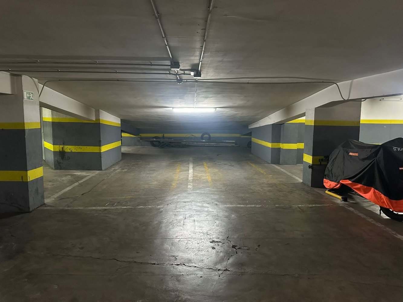 18m² Garage in Madrid, Spain No. 252139