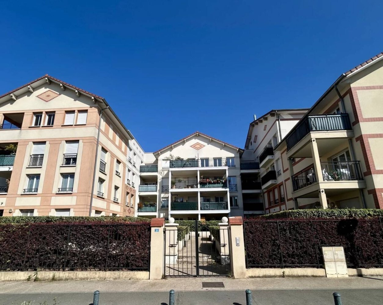 Квартира с 3 спальнями в Роменвиль, Франция № 133951