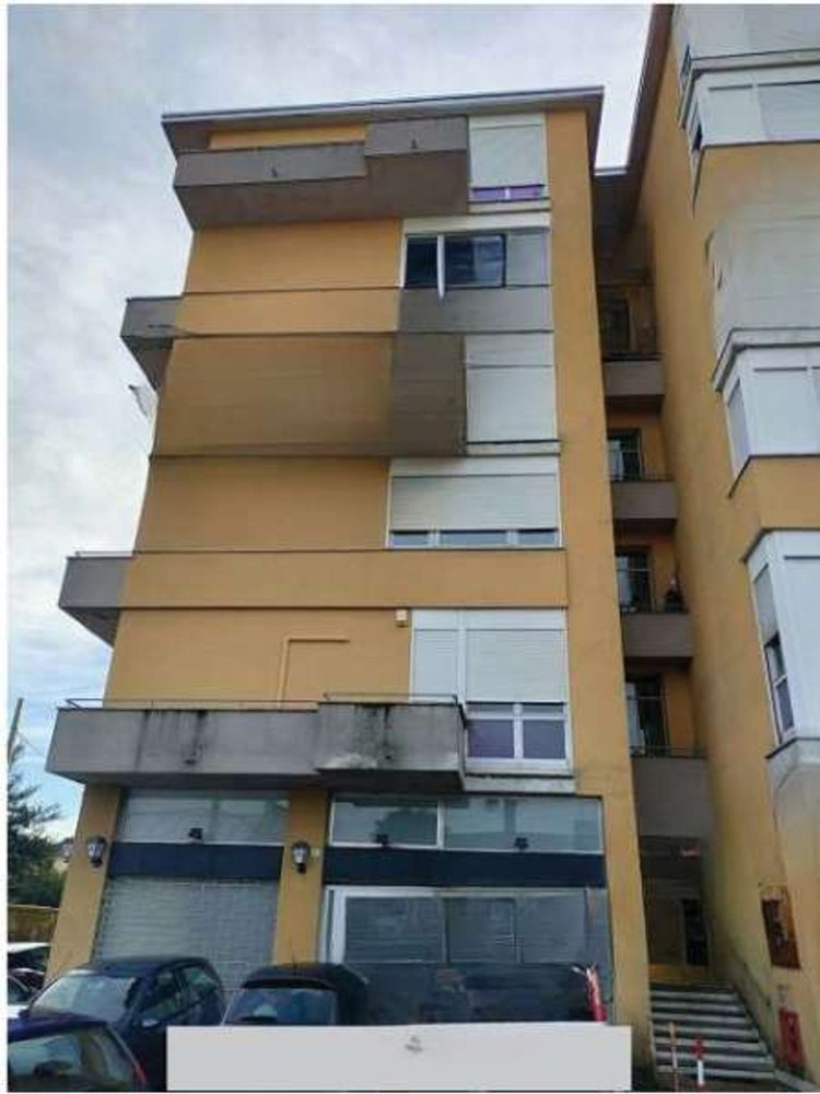 4-salle Appartement à Cardano al Campo, Italy No. 3153