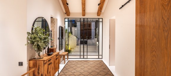 5 bedrooms Villa in Marbella, Spain No. 109039 16