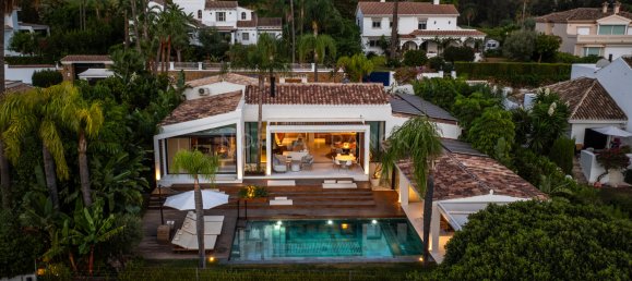 5 bedrooms Villa in Marbella, Spain No. 109039 8