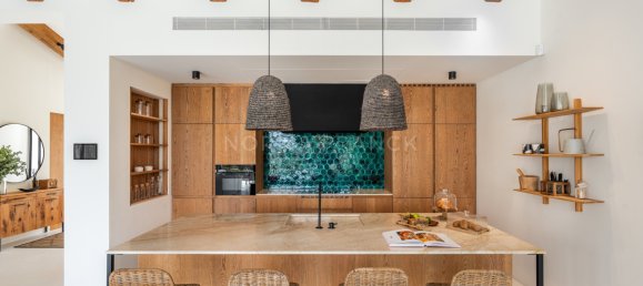 5 bedrooms Villa in Marbella, Spain No. 109039 6