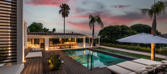 5 bedrooms Villa in Marbella, Spain No. 109039 9
