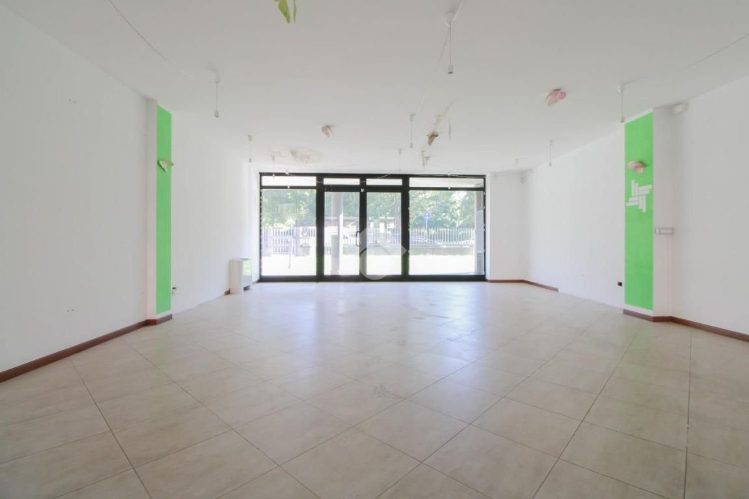 Коммерческая недвижимость 105м² в Курно, Италия № 379215