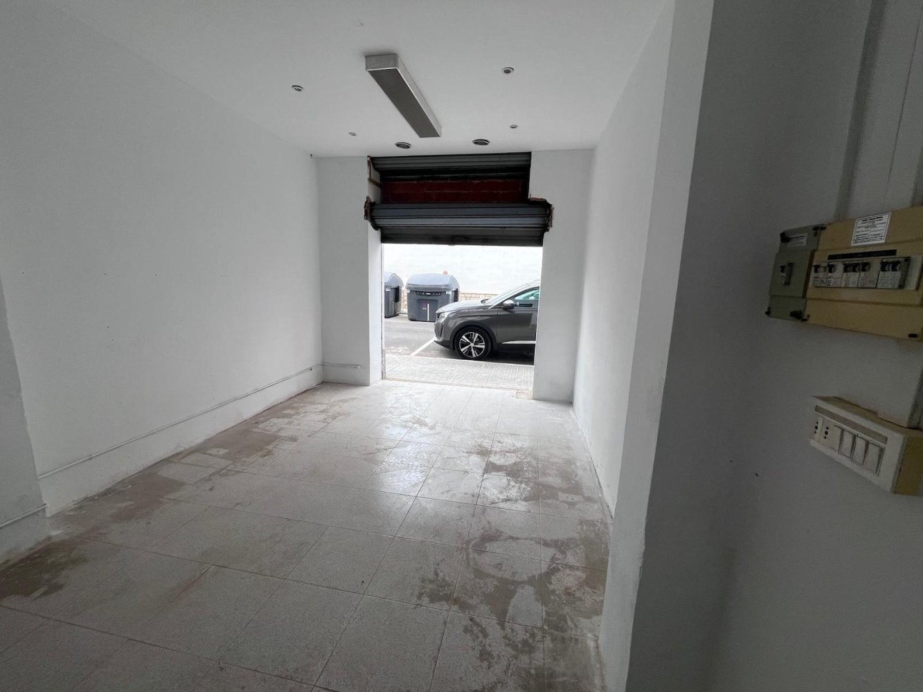 Propiedad comercial en Paterna, Spain No. 239948