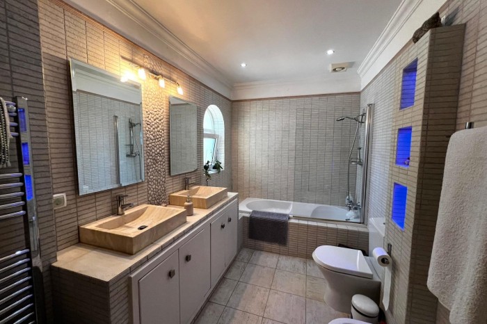 4 bedrooms Villa in Faro, Portugal No. 150674