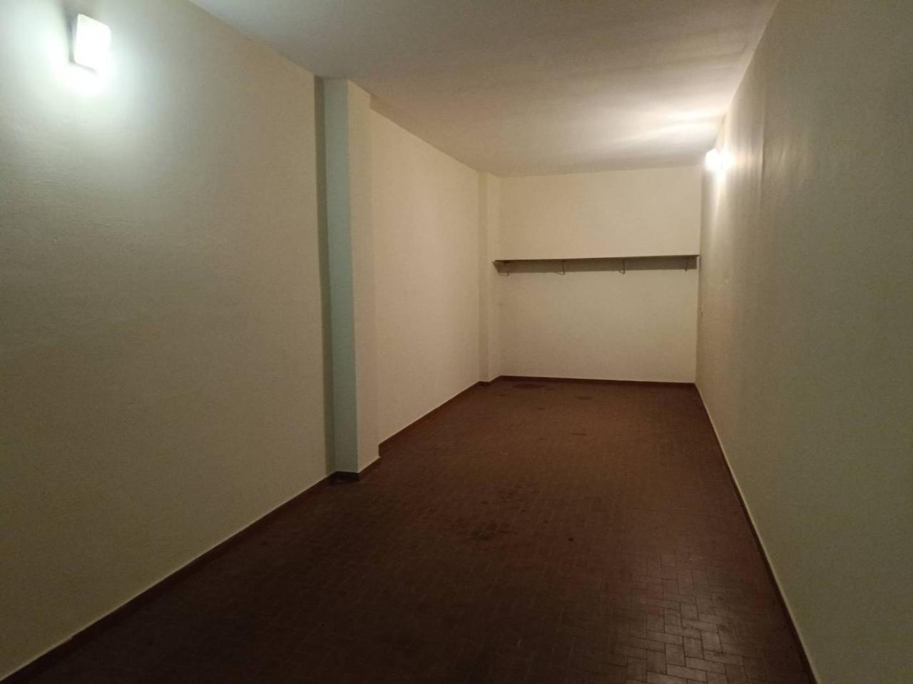 35m² Garage in Turin, Italy No. 32189