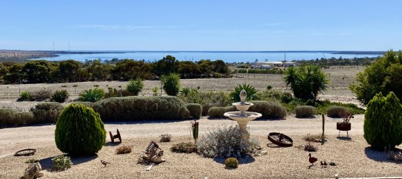 4 bedrooms House in Streaky Bay, Australia No. 821 5