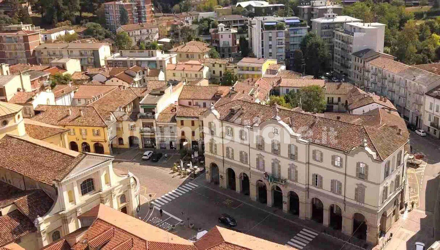 6 bedrooms Apartment in Broni, Italy No. 383975