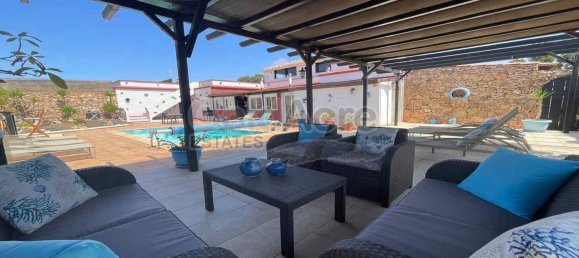 4 bedrooms Villa in Caleta De Fuste, Spain No. 145766 3