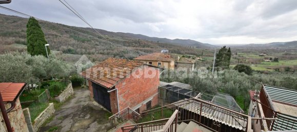 2 Schlafzimmer Haus in Castiglion Fiorentino, Italy, Nr. 84377 10