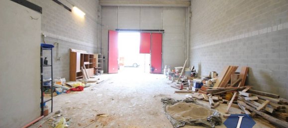 1 room Warehouse in Caronno Pertusella, Italy No. 321524 7