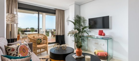 3 bedrooms Townhouse in Estepona, Spain No. 3248 2