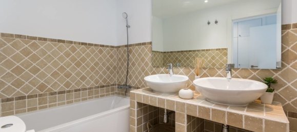 3 bedrooms Townhouse in Estepona, Spain No. 3248 9