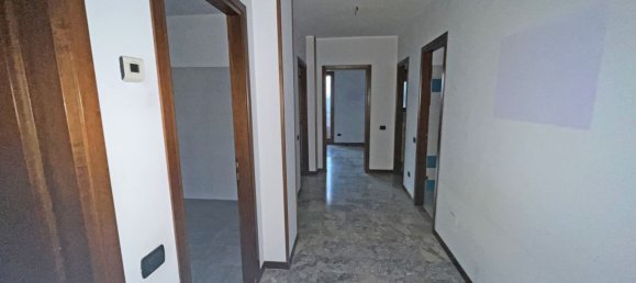 3 rooms Apartment in Pieve Emanuele, Italy No. 147426 9