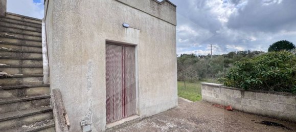 Вилла с 3 комнатами в Остуни, Италия № 23060 2