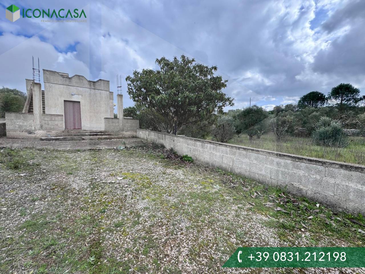 Вилла с 3 комнатами в Остуни, Италия № 23060