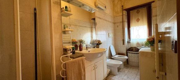 4 bedrooms Apartment in Rome, Italy No. 377769 22