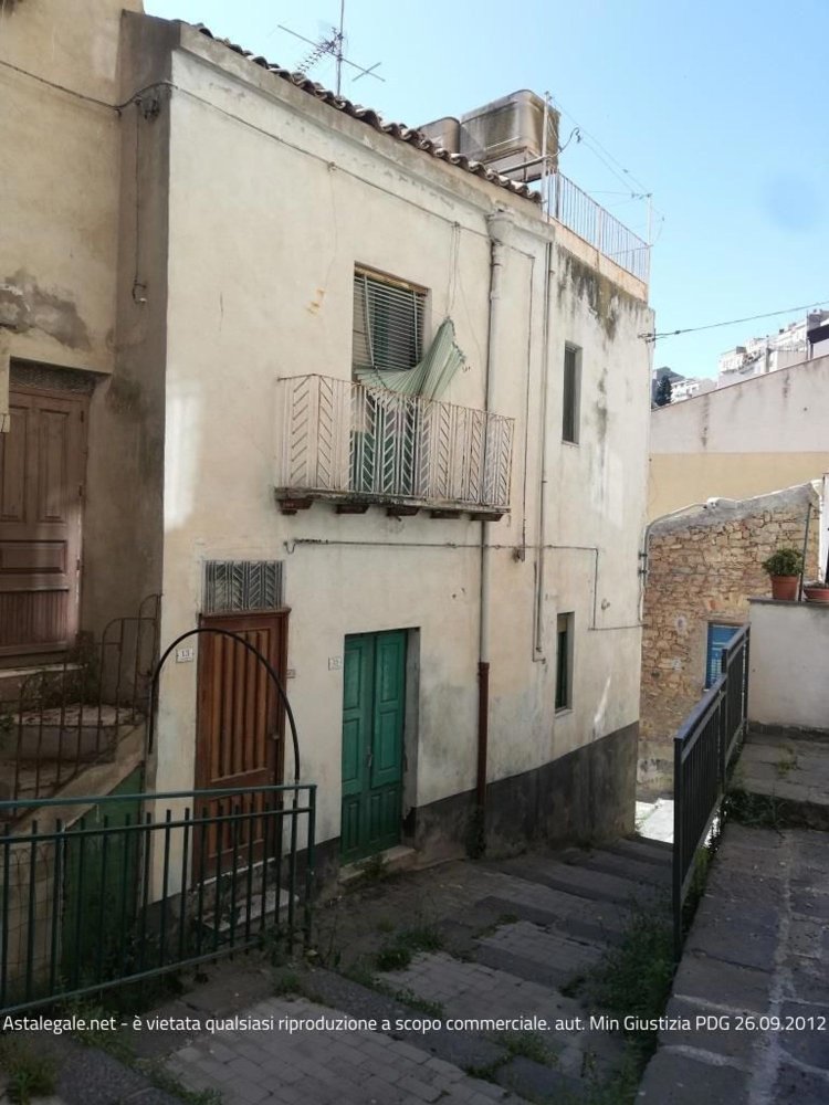 3 rooms House in Centuripe, Italy No. 49066