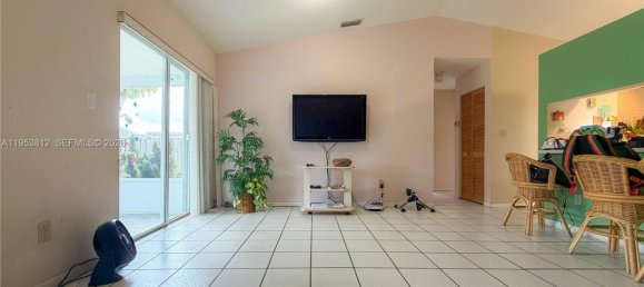 3 dormitorios villa en venta en Miami, Miami-Dade, Florida, USA № 615763 26