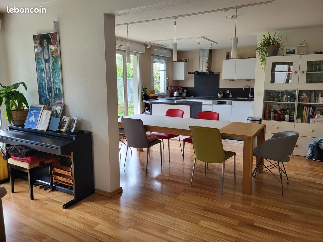 5-salle Appartement à Village-Neuf, France No. 241315