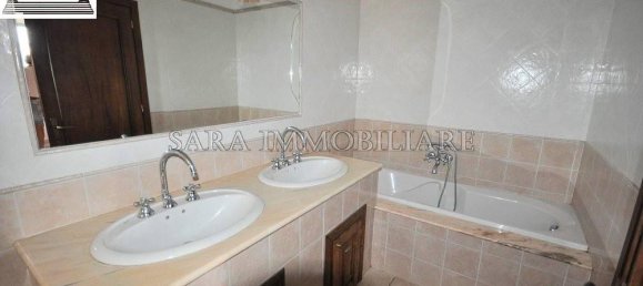 Дом с 3 комнатами в Кастель дель Пьяно, Италия № 19781 14