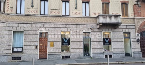 Коммерческая недвижимость с 1 комнатой в Леньяно, Италия № 137814 3