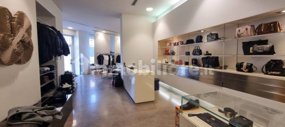 Коммерческая недвижимость с 1 комнатой в Леньяно, Италия № 137814 16