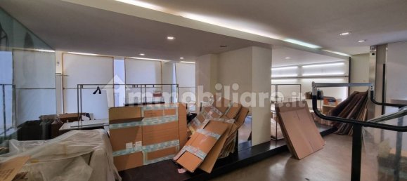 Коммерческая недвижимость с 1 комнатой в Леньяно, Италия № 137814 9