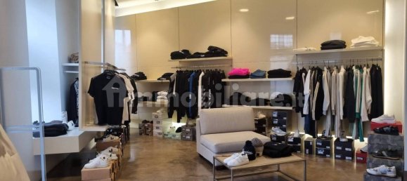 Коммерческая недвижимость с 1 комнатой в Леньяно, Италия № 137814 23